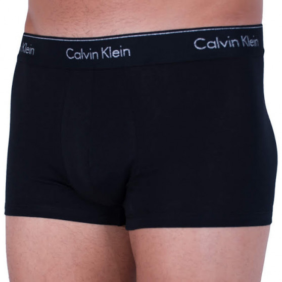 Ανδρικό σορτς μποξεράκι Calvin Klein μαύρο (NB1697A-9UF)