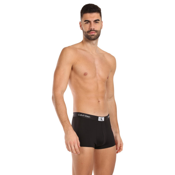 Ανδρικό σορτς μποξεράκι Calvin Klein μαύρο (NB3718A-UB1)